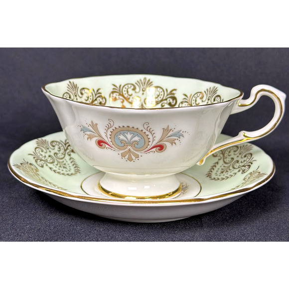 Paragon by Appointment to her Majesty the Queen Teacup & Saucer w/Gold Accents! - Picture 1 of 10